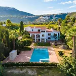 Mediterranean Luxe • 8pax • Pool • Bbq •cozy