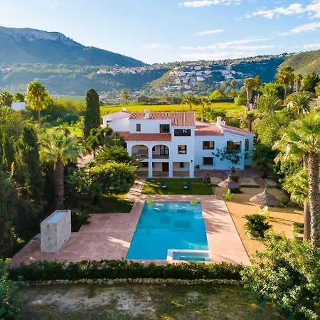 Mediterranean Luxe • 8pax • Pool • Bbq •cozy