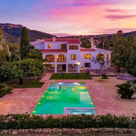 Villa Mediterranean Luxe • 8pax • Pool • Bbq •cozy
