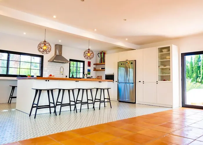 Mediterranean Luxe • 8pax • Pool • Bbq •cozy *