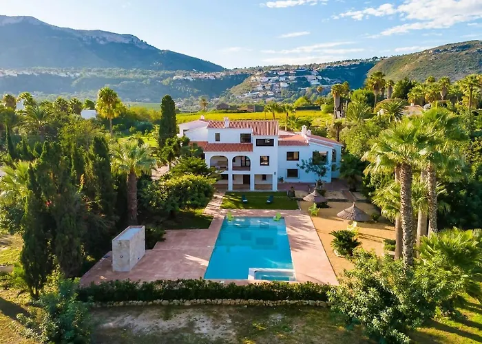 Mediterranean Luxe • 8pax • Pool • Bbq •cozy