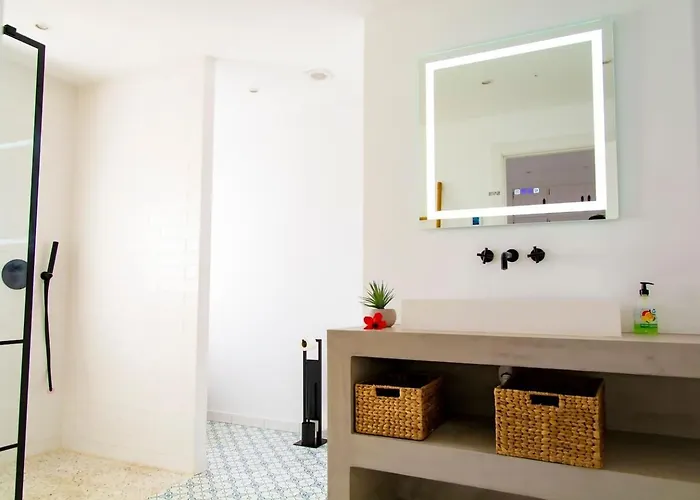 Mediterranean Luxe • 8pax • Pool • Bbq •cozy Villa