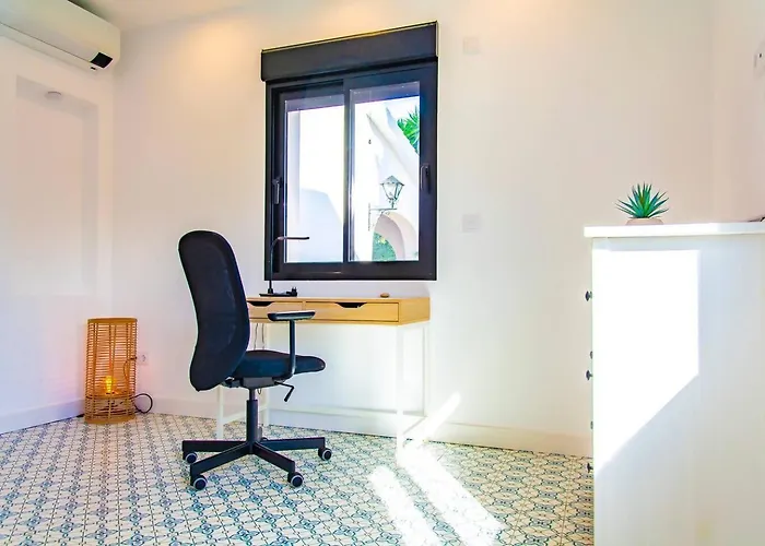 Mediterranean Luxe • 8pax • Pool • Bbq •cozy Villa