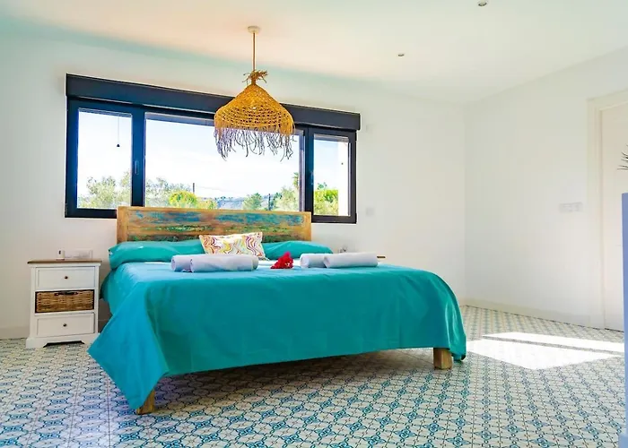 Mediterranean Luxe • 8pax • Pool • Bbq •cozy Villa