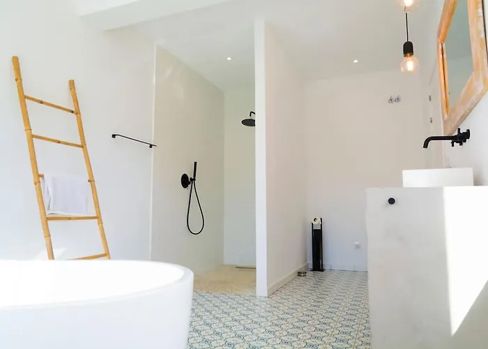 Mediterranean Luxe • 8pax • Pool • Bbq •cozy Villa