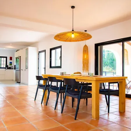 Villa Mediterranean Luxe • 8pax • Pool • Bbq •cozy