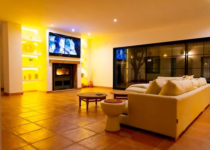 Mediterranean Luxe • 8pax • Pool • Bbq •cozy וילה *