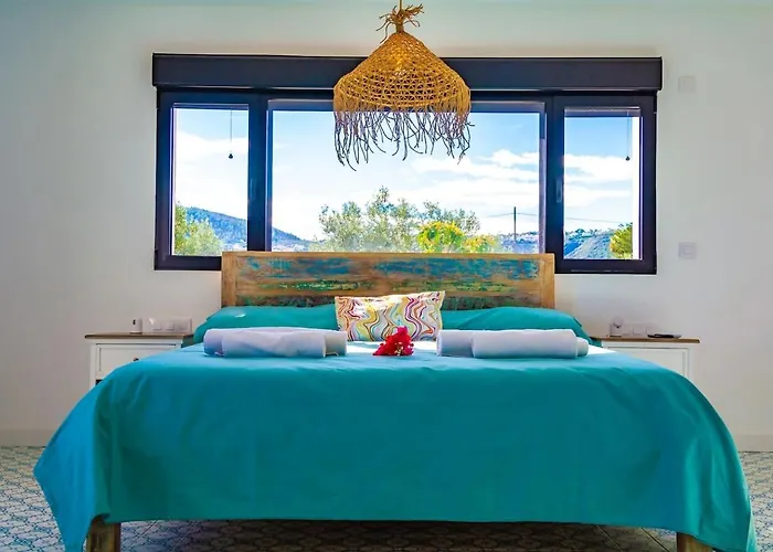 Mediterranean Luxe • 8pax • Pool • Bbq •cozy וילה