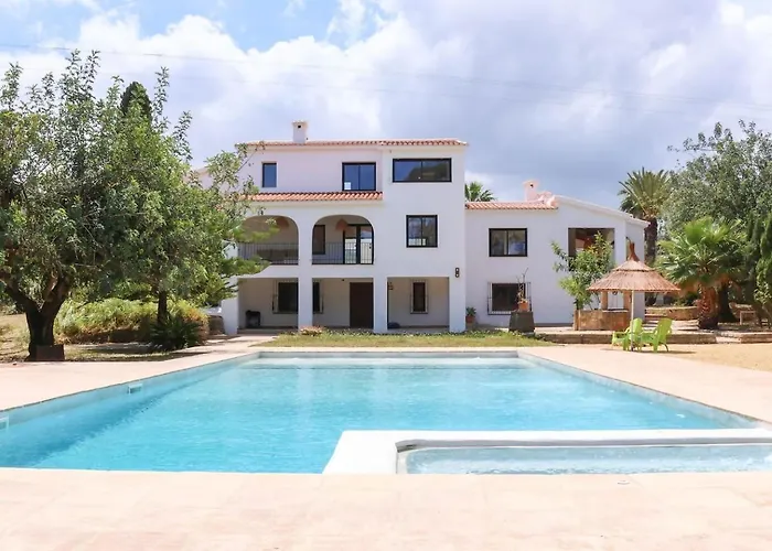 Mediterranean Luxe • 8pax • Pool • Bbq •cozy וילה