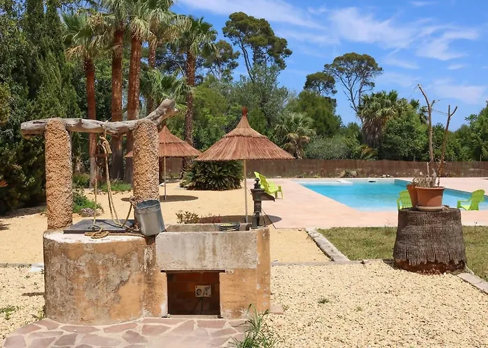 Mediterranean Luxe • 8pax • Pool • Bbq •cozy וילה