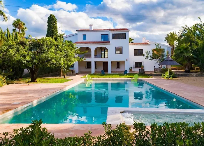 Mediterranean Luxe • 8pax • Pool • Bbq •cozy