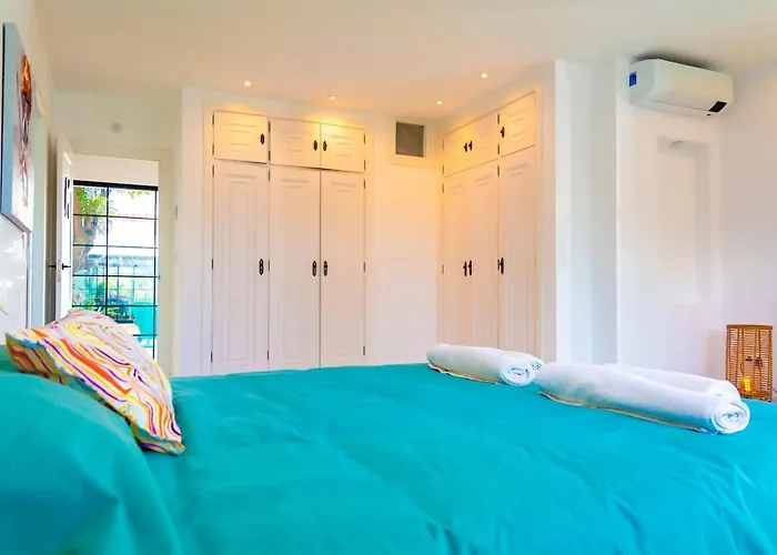 Mediterranean Luxe • 8pax • Pool • Bbq •cozy וילה *