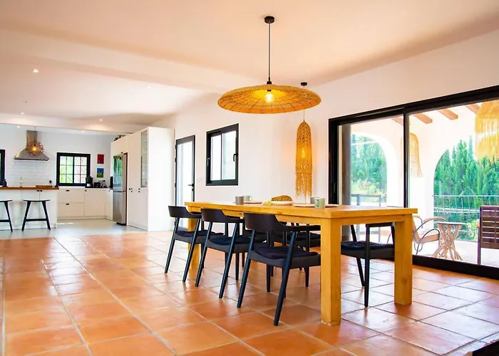 Villa Mediterranean Luxe • 8pax • Pool • Bbq •cozy